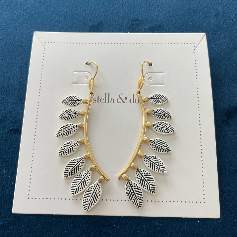 New Stella & Dot Feather Earrings
